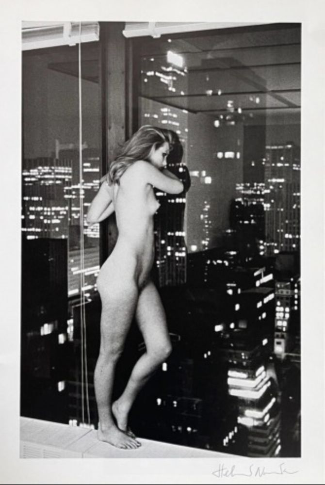 Photographie Newton - Patti Hansen over Manhattan 1977
