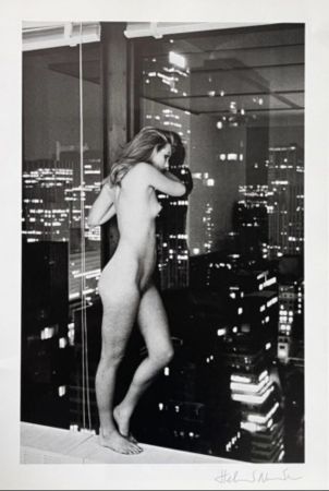 Photographie Newton - Patti Hansen over Manhattan 1977