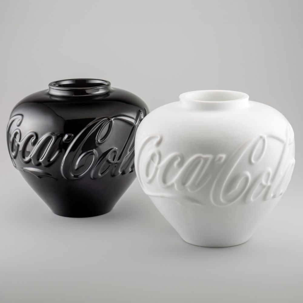 Multiple Ai - Vases in Black and White (Set of 2)